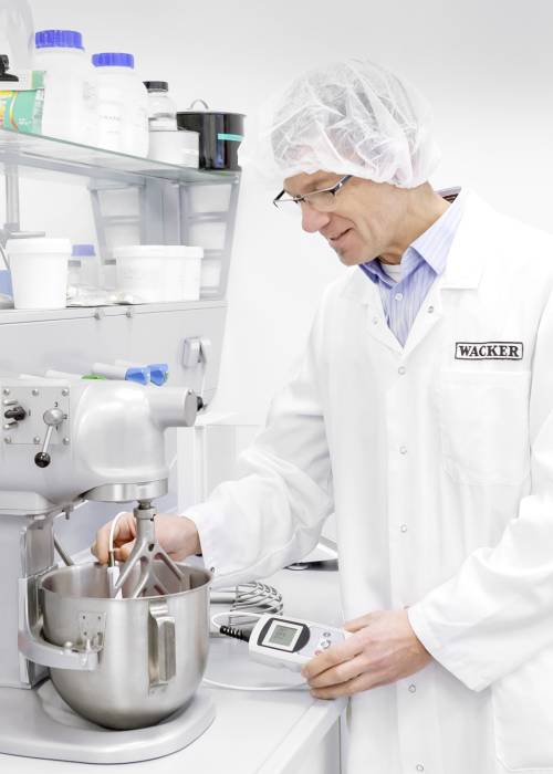 Dr. Thomas Wimmer im Labor