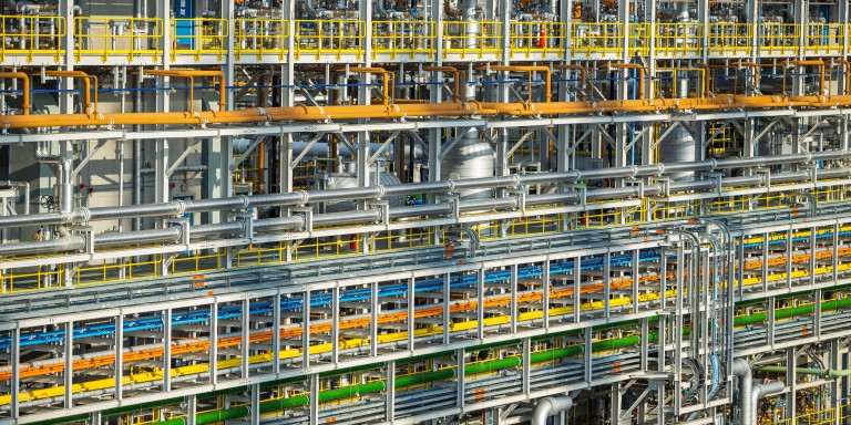 Bunte Rohrleitungen im WACKER Werk Charleston, Tennessee