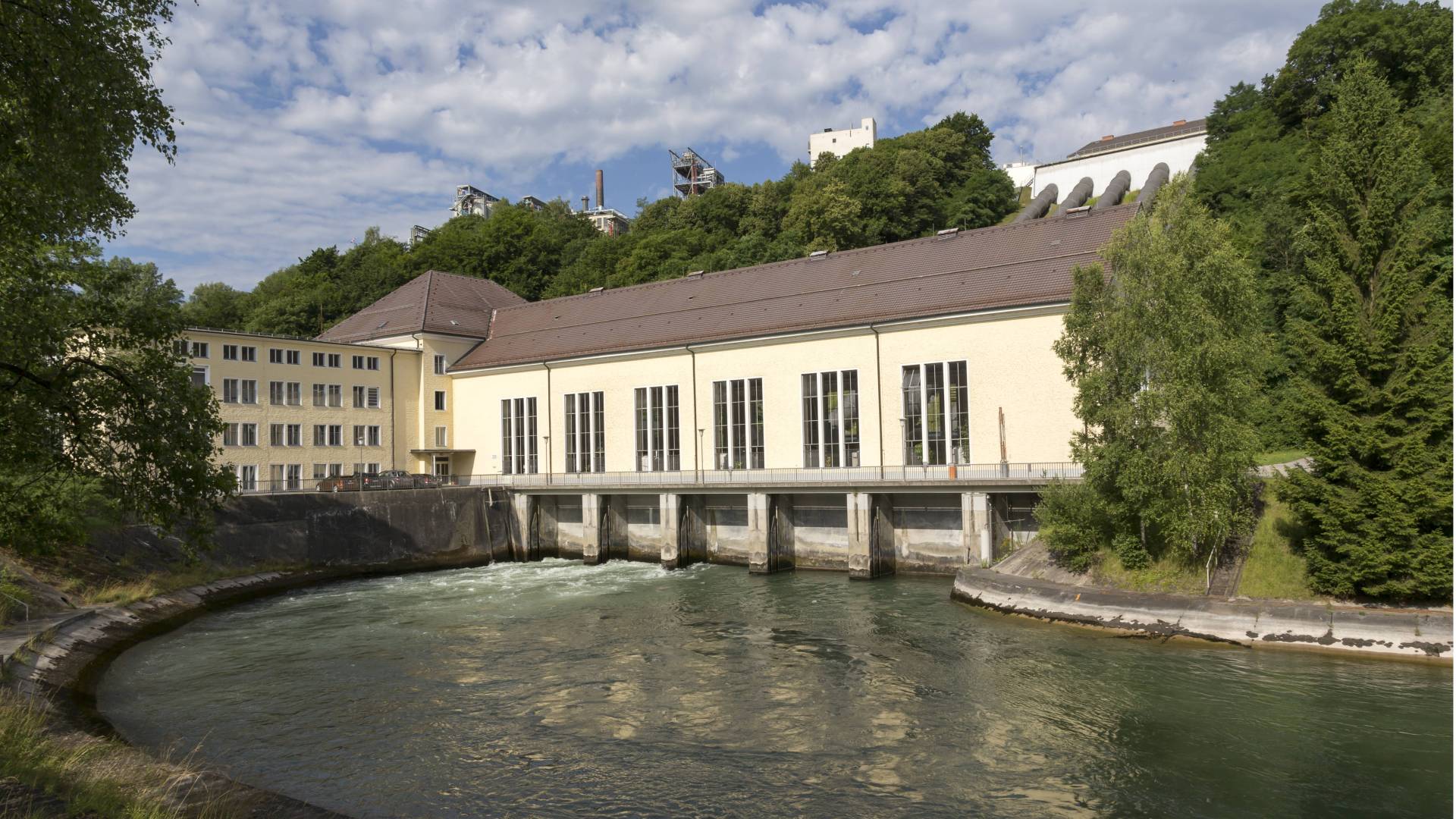 Alzwerke hydroelectric facility in Burghausen
