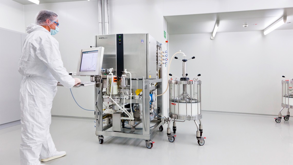 Mitarbeiter im Labor am Standort Jena