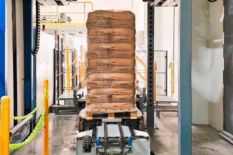 Large packages with VINNAPAS® on a pallet
