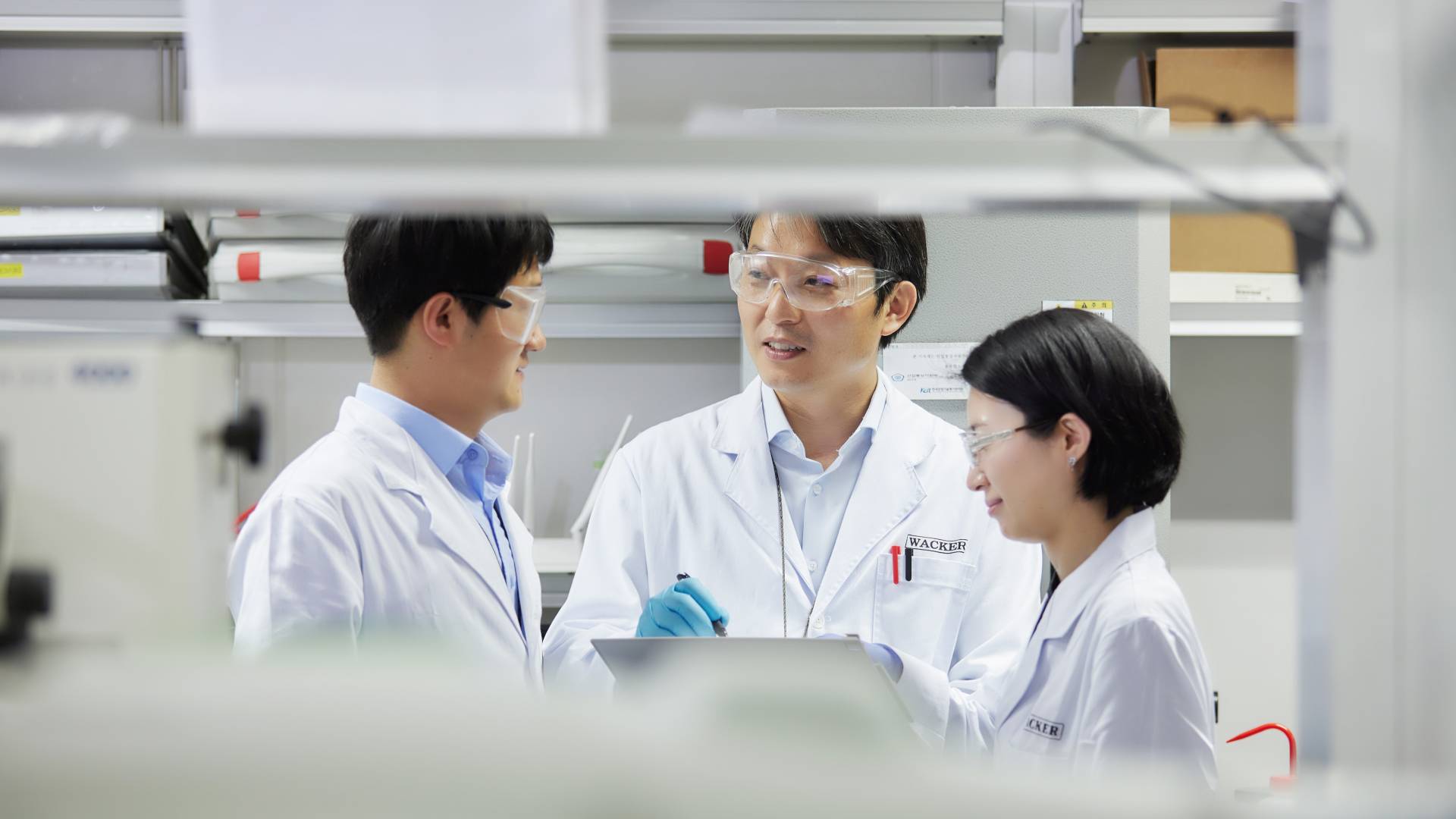 DooJin Kang and his team in the lab of WCK