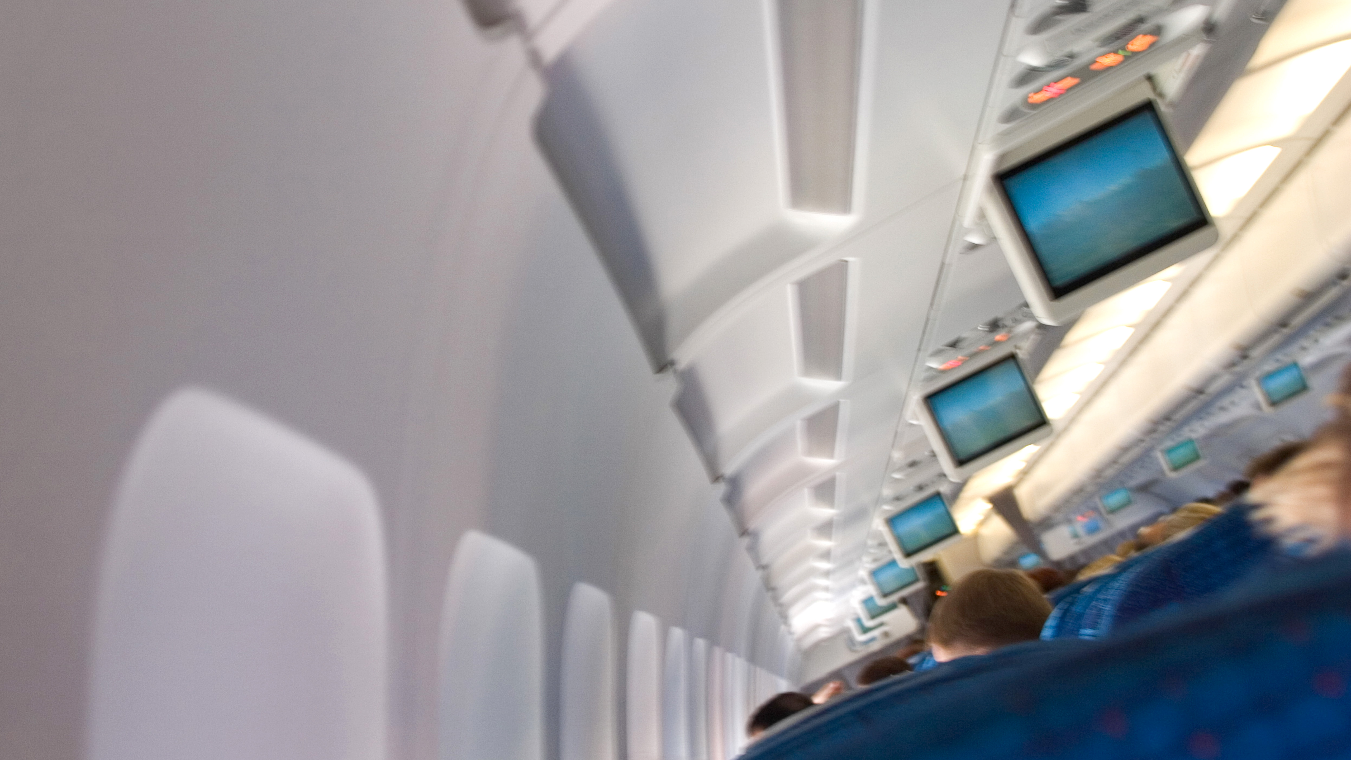 Bildschirme in Flugzeugkabine