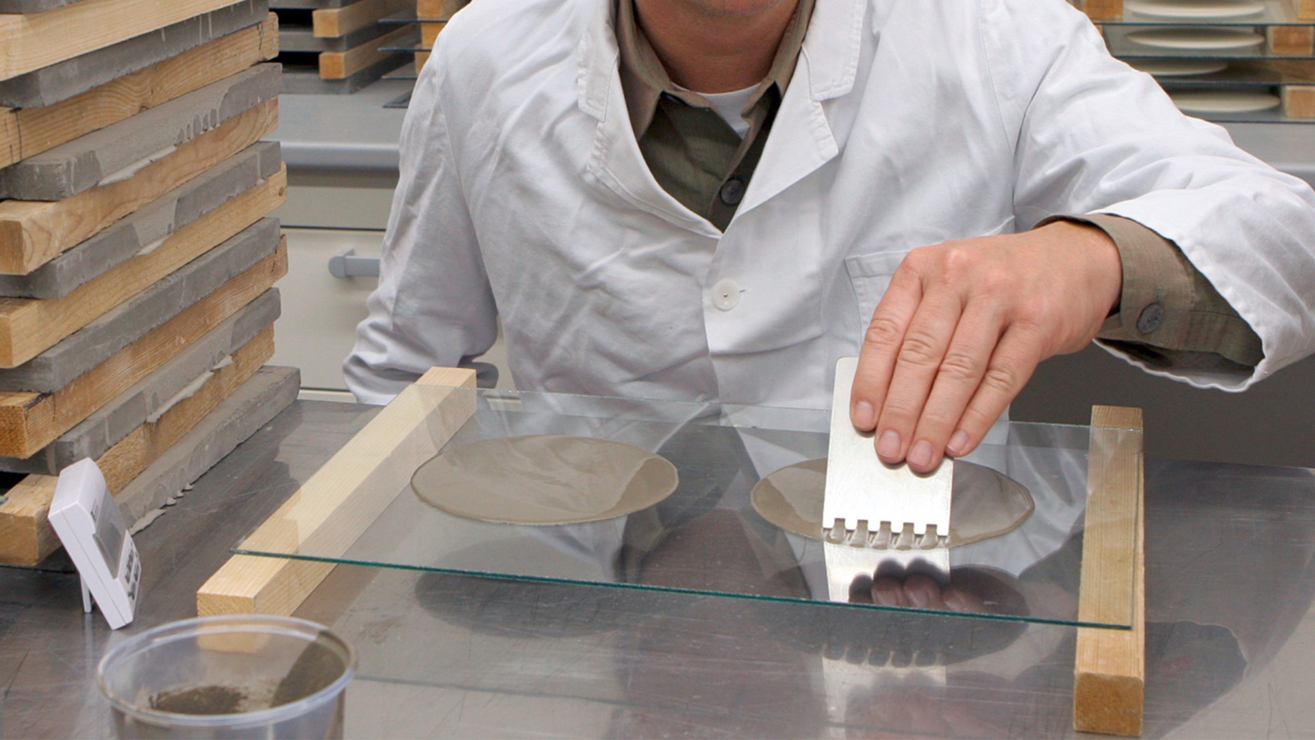 Labormitarbeiter testet Formulierung