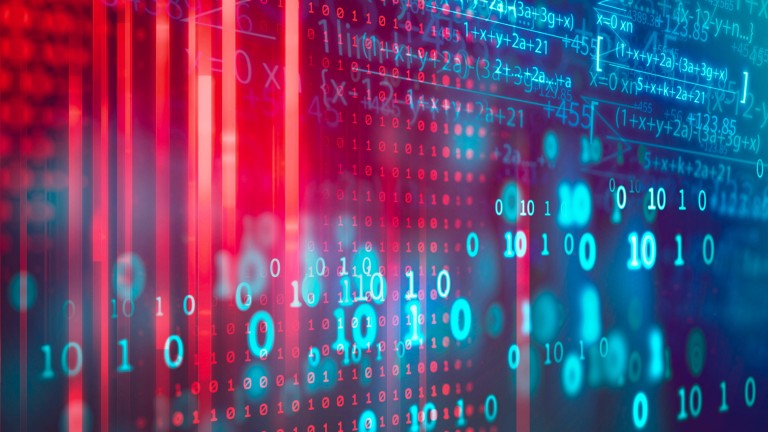 Stilisierte Darstellung von IT-relevanten Zahlen und Formeln.