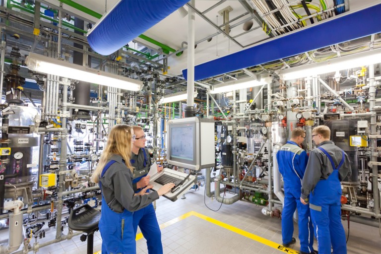 Sch&uuml;ler bei den Technikumstagen im BBiW