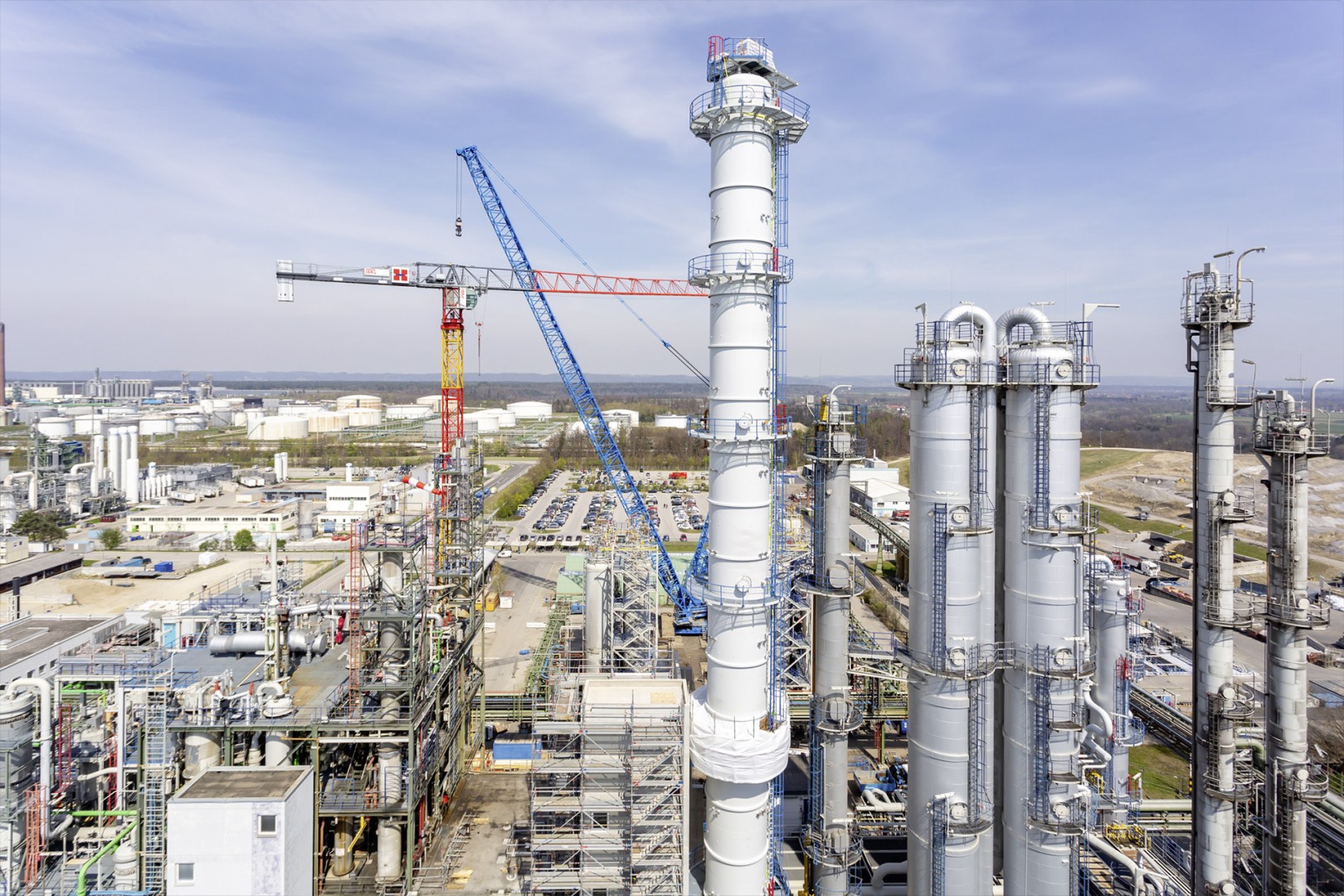 Silane distillation column of Burghausen’s integrated siloxane production plant