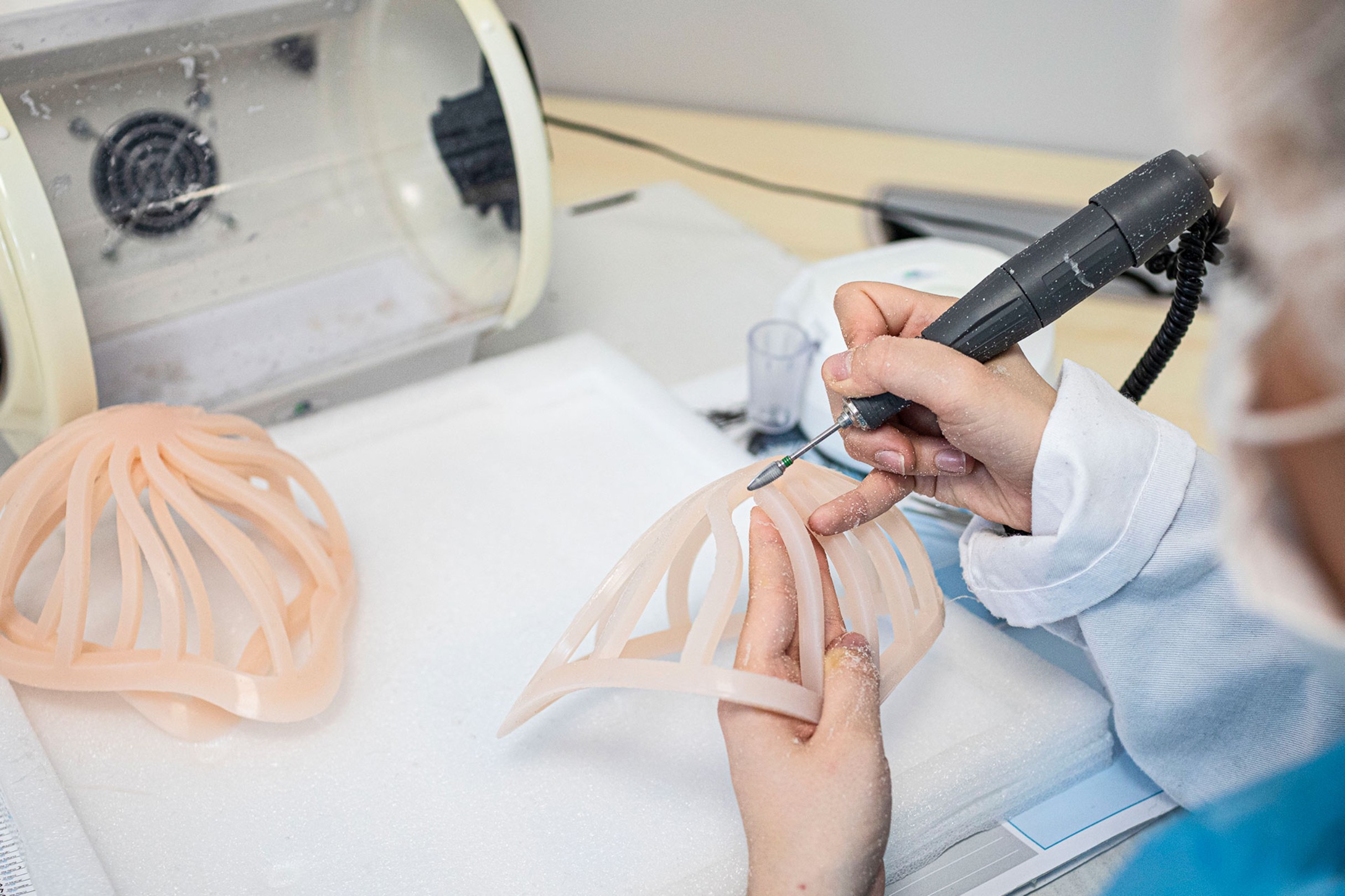 An AIR’AVANTI prosthesis is sanded by hand.
