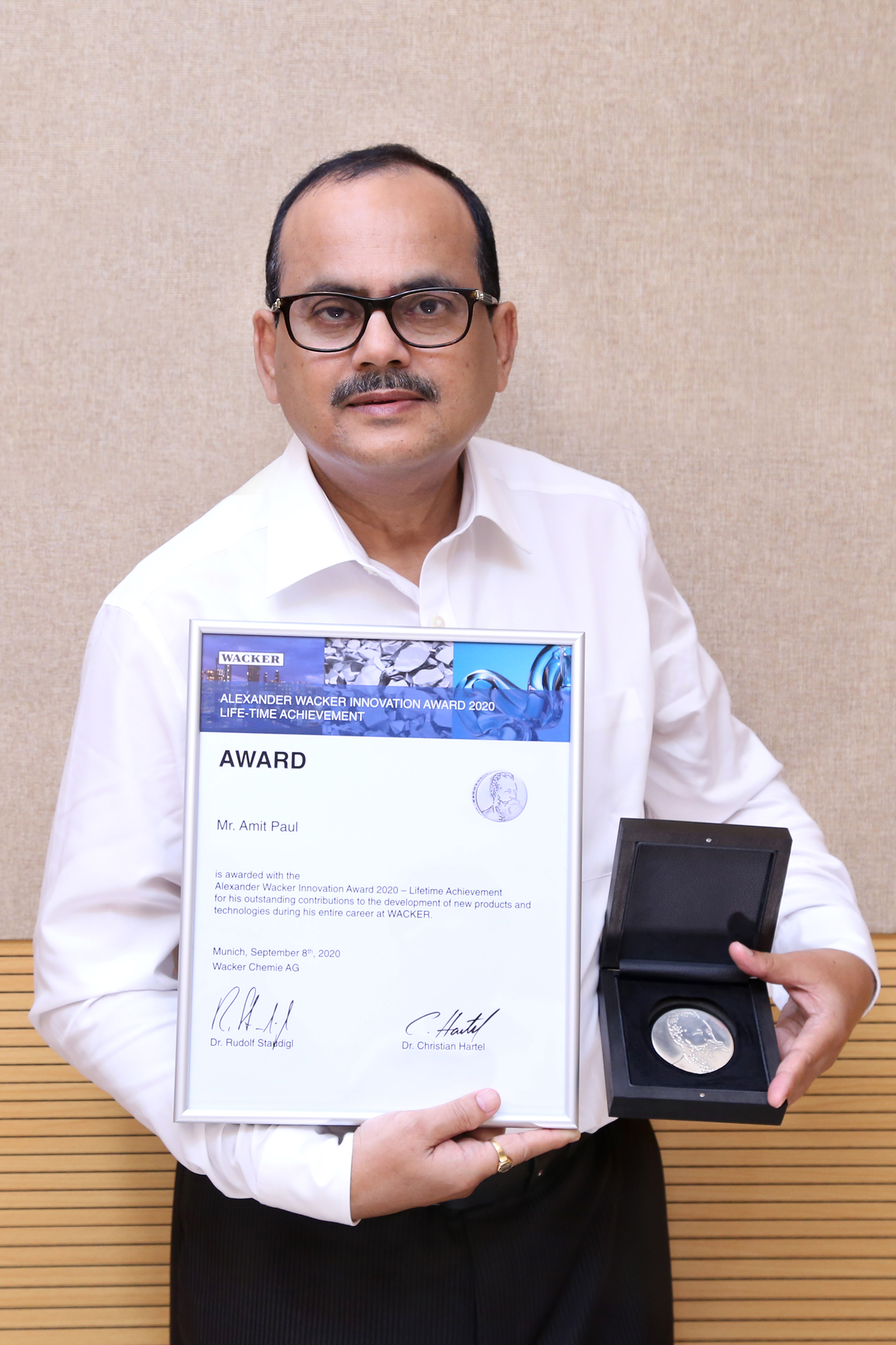 Amit Paul mit seinem Lifetime Achievement Award