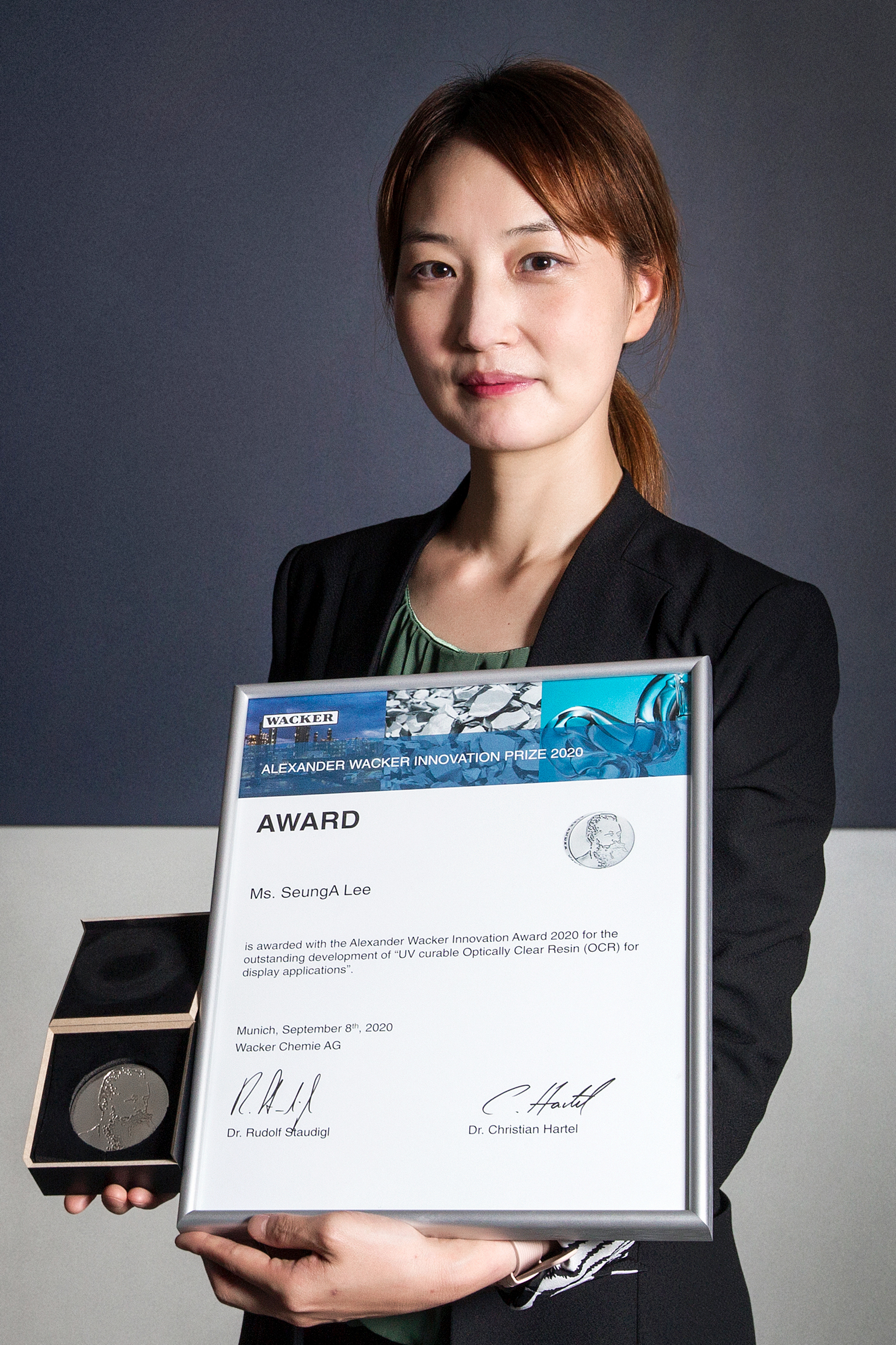 SeungA Lee received the Alexander Wacker Innovation Award
