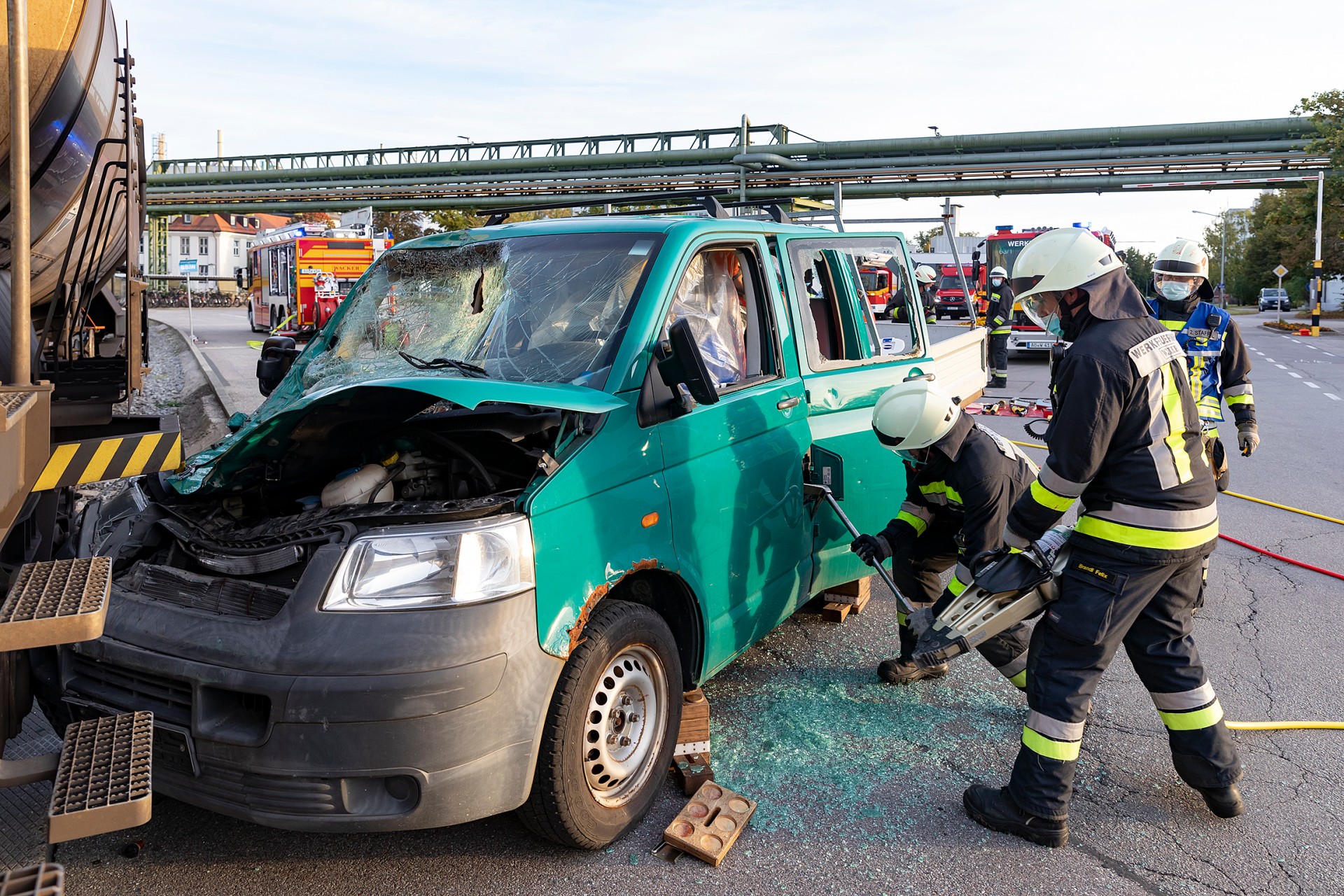 Werkfeuerwehr Jahreshaupt&uuml;bung - demoliertes Fahrzeug