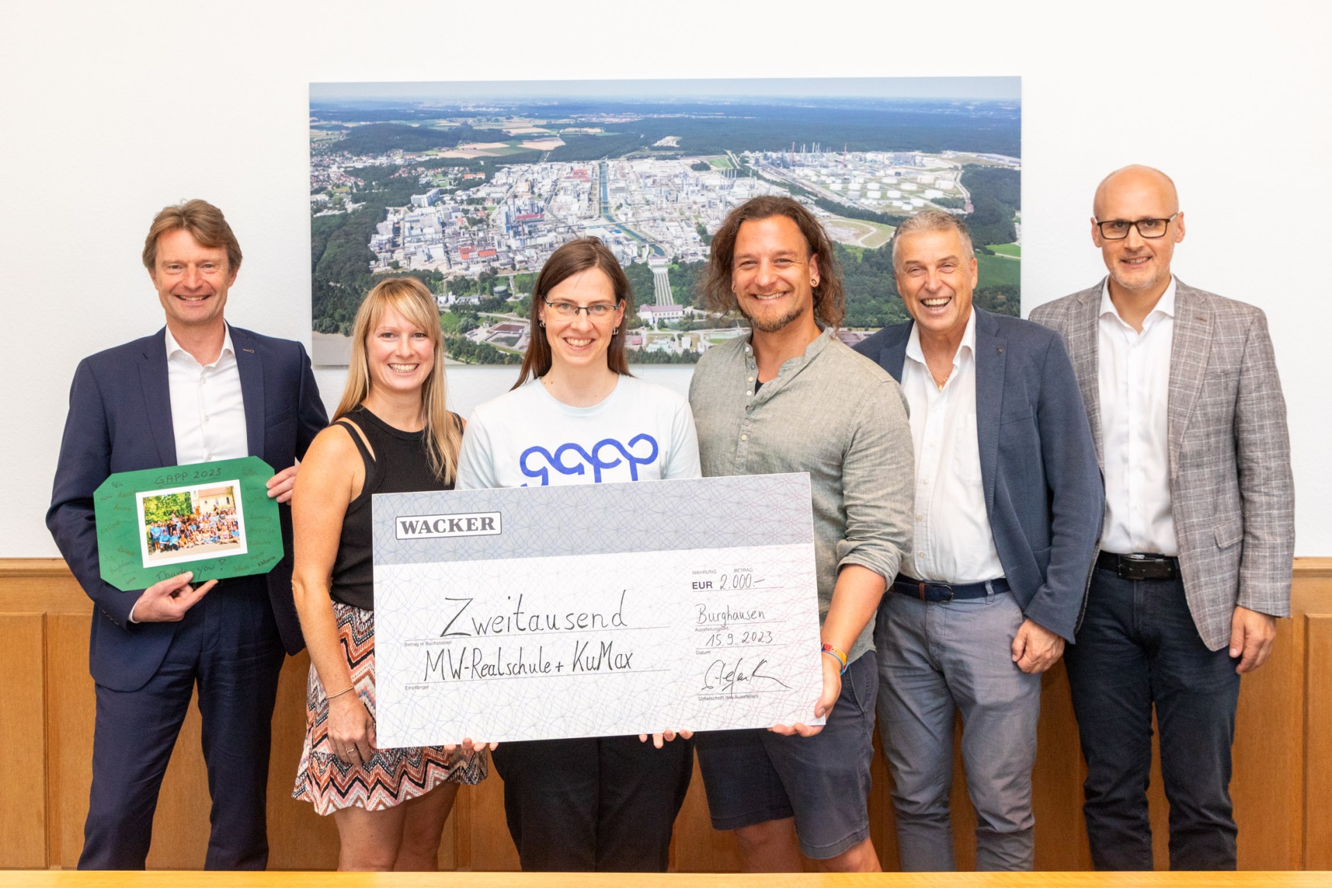 Spendenscheck&uuml;bergabe