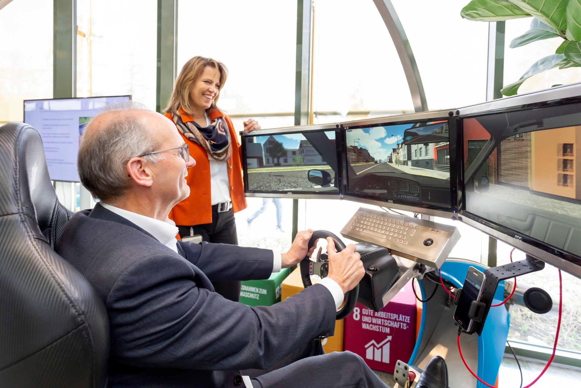 BE SMART! H&auml;nde ans Steuer &ndash; Augen auf die Stra&szlig;e 