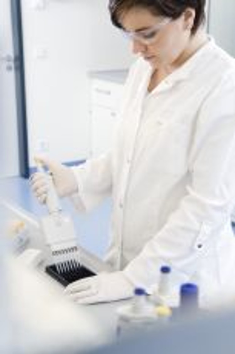 Qualit&auml;tskontrolle bei Wacker Biotech in Jena