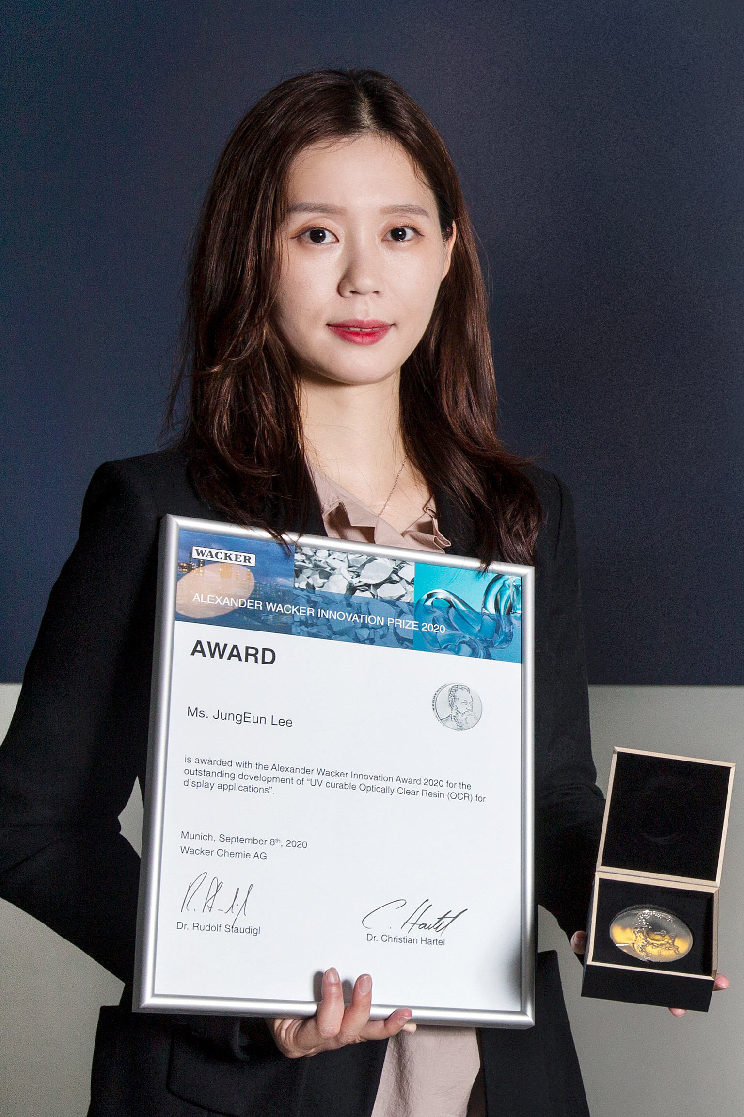 JungEun Lee received Alexander Wacker Innovation Award