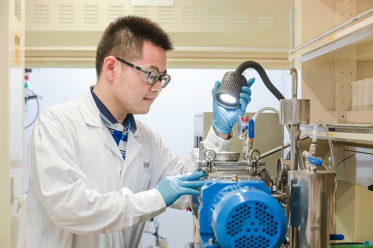 WACKER nimmt in Shanghai globales Kompentenzzentrum für wärmeleitfähige Materialien in Betrieb