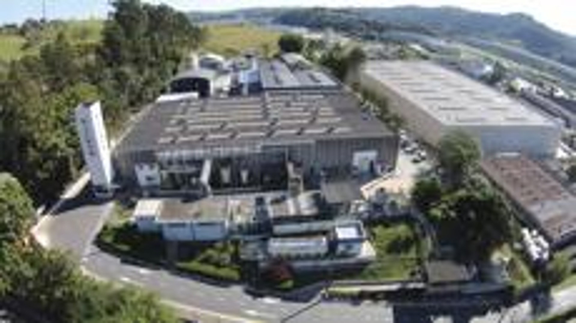 Seit 40 Jahren vertreibt Wacker Qu&iacute;mica do Brasil Siliconprodukte und polymere Bindemittel in S&uuml;damerika. Das 21.000 Quadratmeter gro&szlig;e Werksgel&auml;nde beherbergt neben Verwaltung und Logistik auch eine eigene Siliconproduktion.