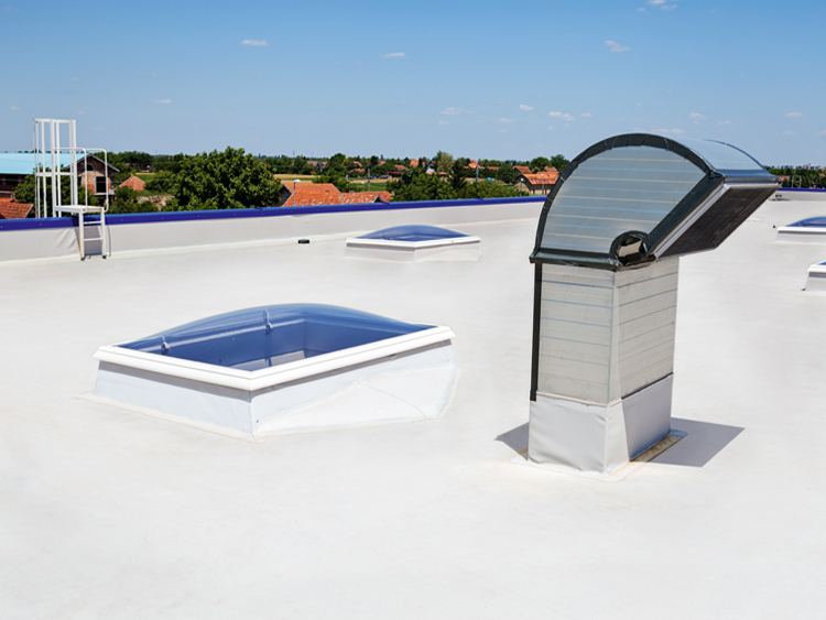 在屋顶涂覆白色反光涂料可实现节能效果,即便是炎热的天气也能保持